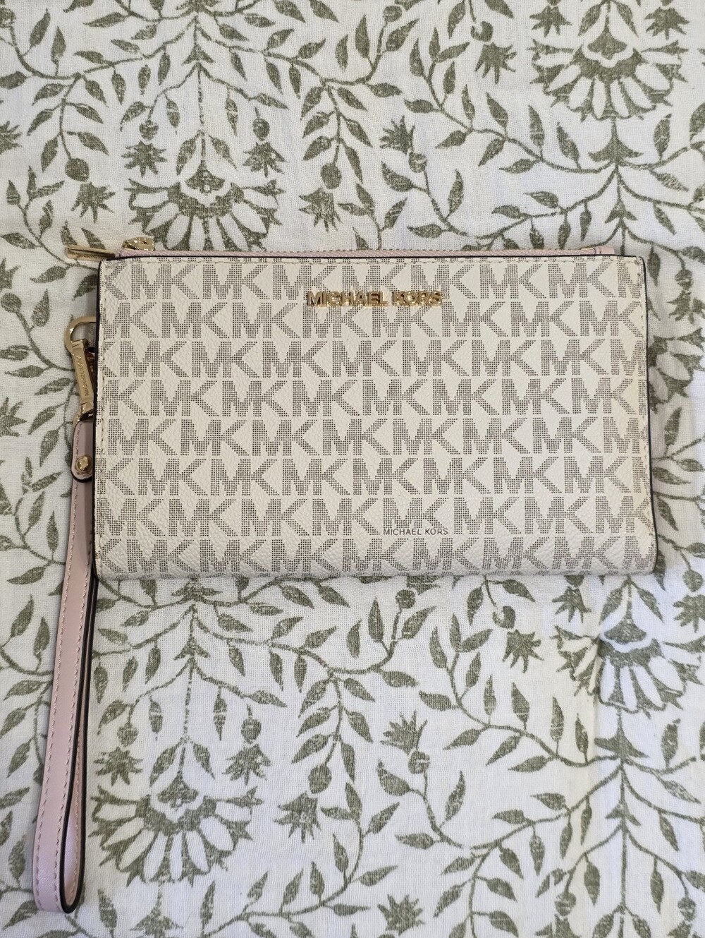 Michael Kors Jet Set Travel Signature Logo Smartphone Wallet NWOT
